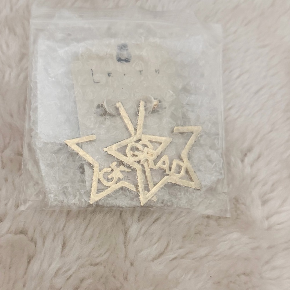 Gold Star style Graduation Earrings - Picture 8 of 8